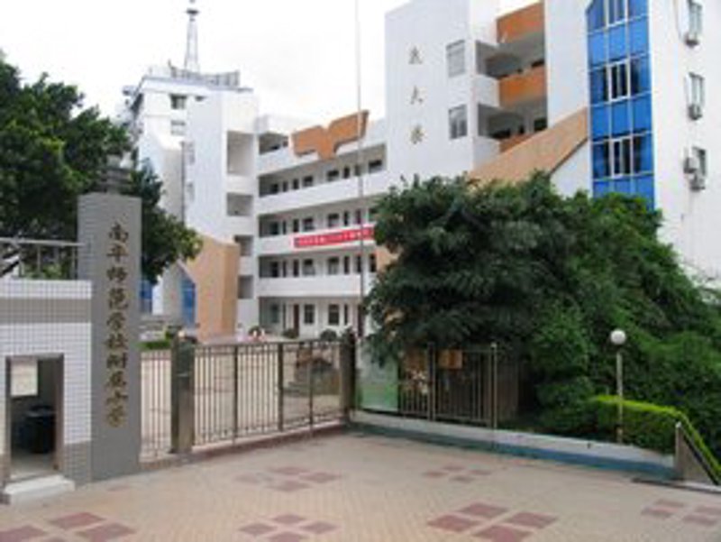 近年来，随着社会对教育行业的重视程度不断加深，“小学教育专业最佳出路”成为了不少学生和家长关注的焦点。本文将从多个维度对比分析，探讨这一问题。